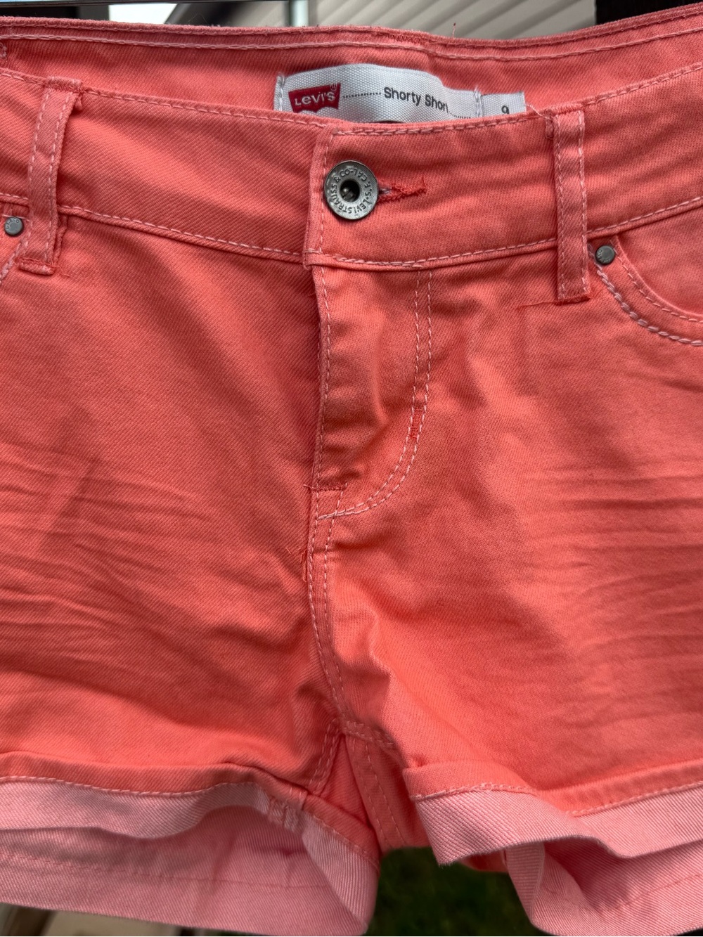 Levi's coral colored shorty Shorts